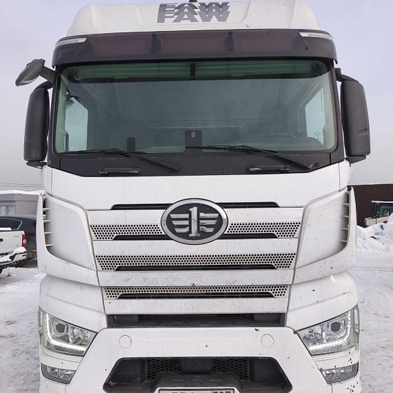 FAW J7 4x2 Седельный тягач, 2023, 242 486 км